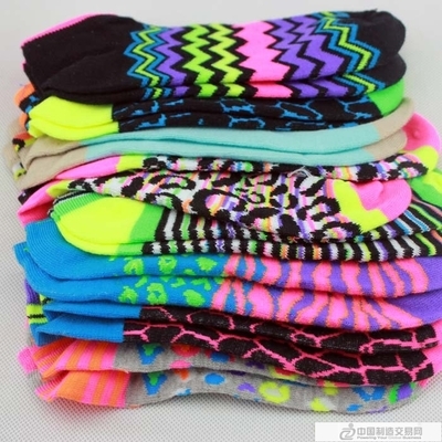 5毛襪子批發(fā)全攻略 廠家直銷庫(kù)存襪子，全棉滌棉混批一站購(gòu)